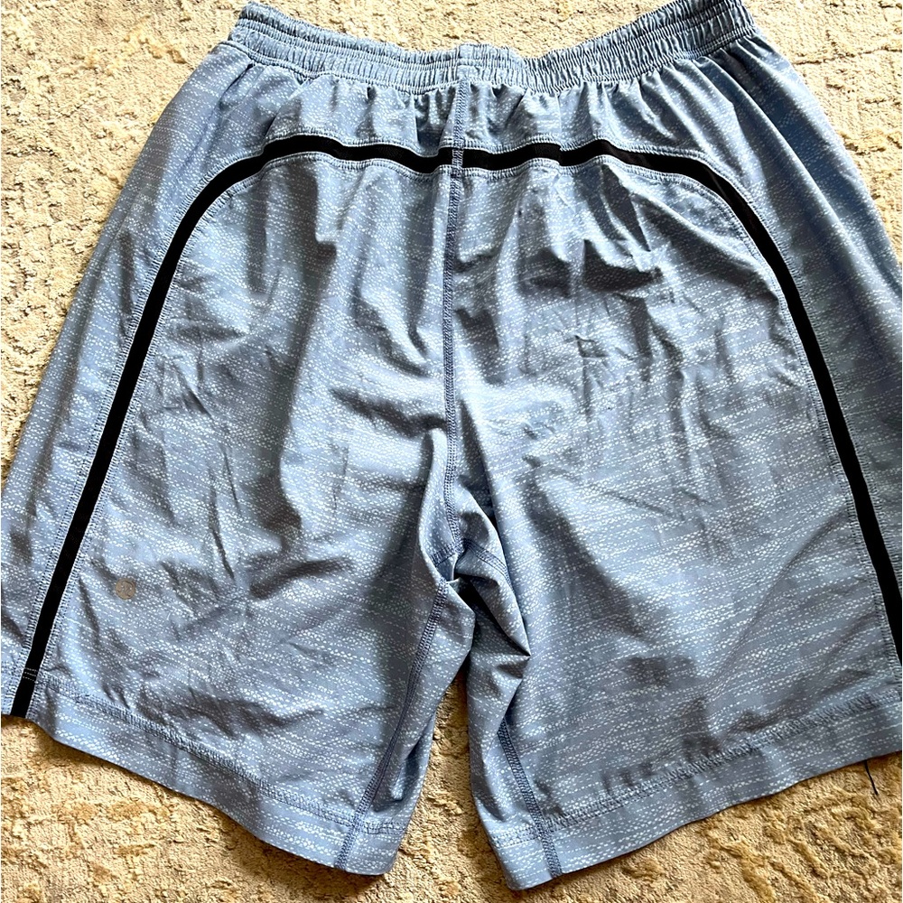 Men's Lululemon blue lined 10" shorts medium